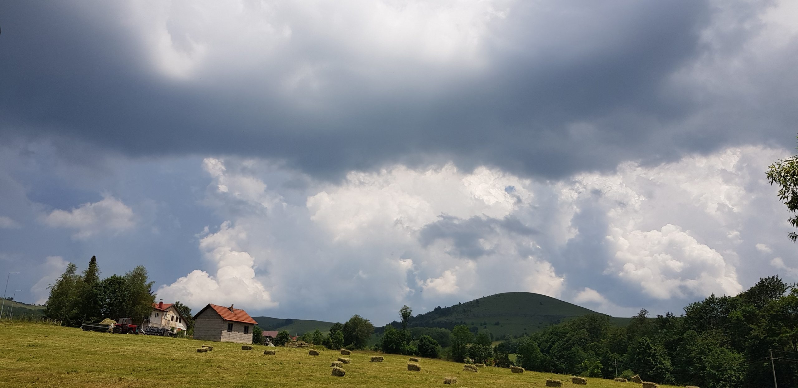 Thunderstorm brewing in southwestern Serbia